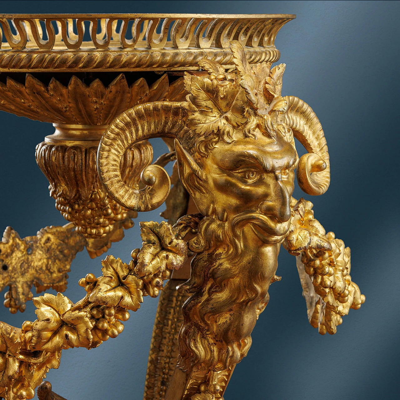 Tripod vase holder in gilded bronze and Sèvres ceramic, 19th century 3