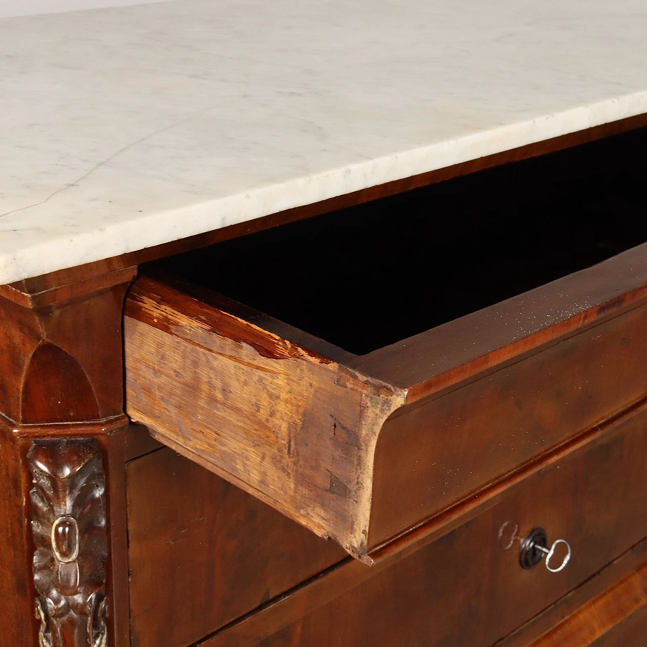 Mahogany veneered chest of drawers with marble top, 19th century 5