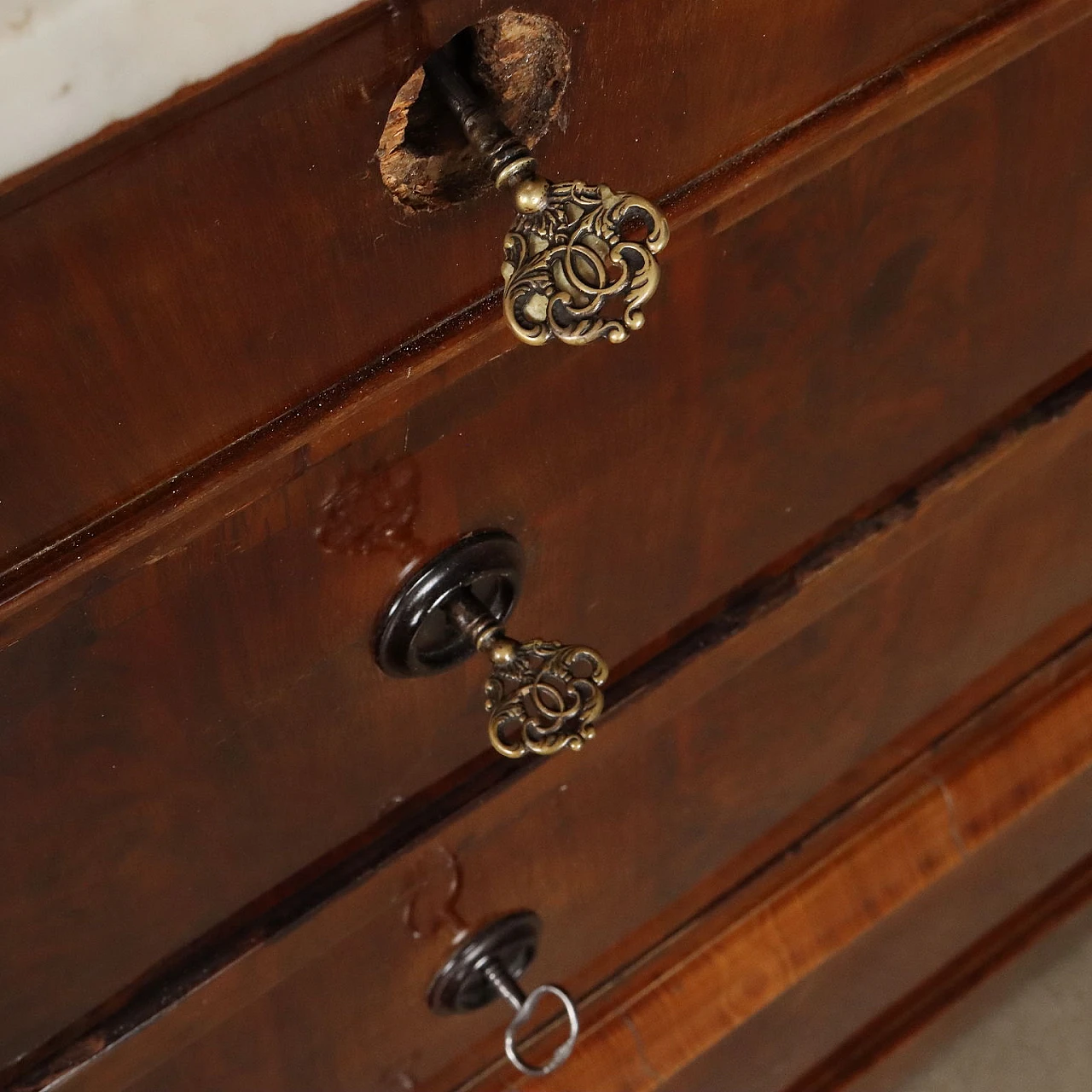 Mahogany veneered chest of drawers with marble top, 19th century 6