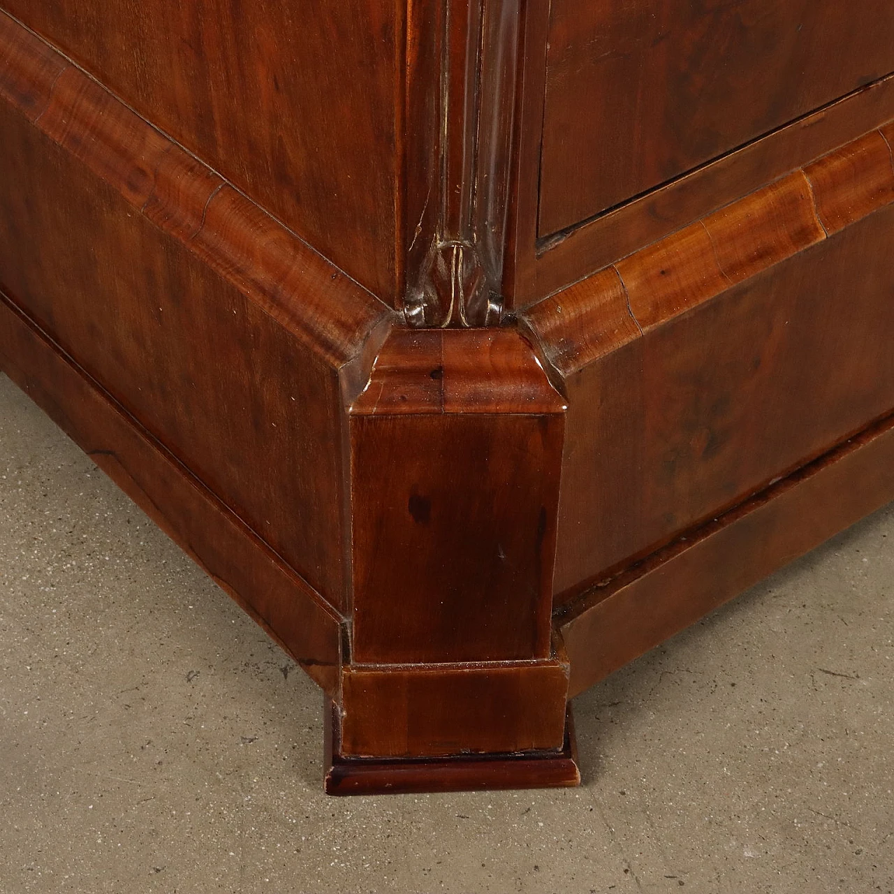 Mahogany veneered chest of drawers with marble top, 19th century 8