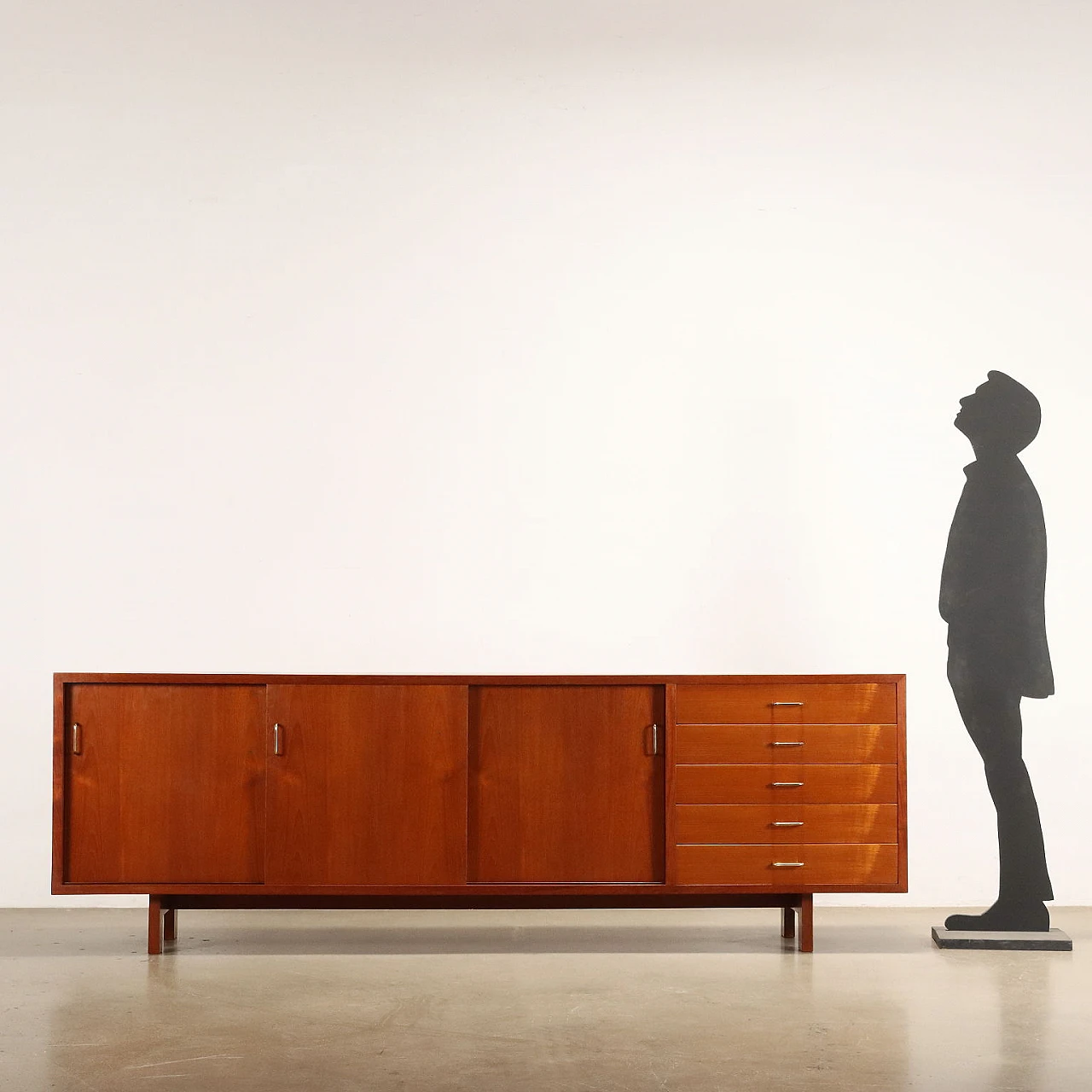 Credenza in legno impiallacciato teak con maniglie in ottone, anni '60 2