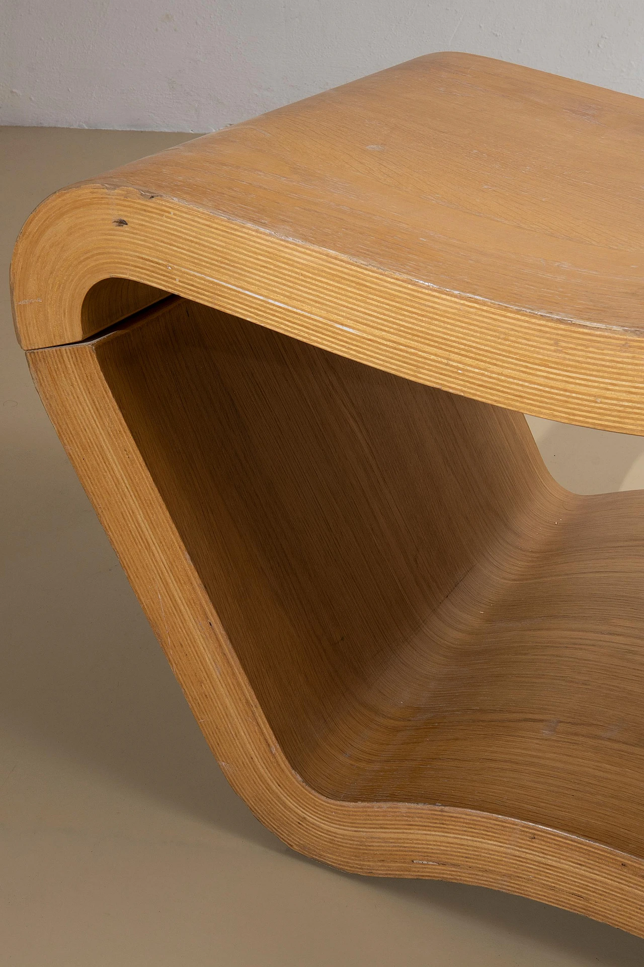 Sculptural chair in curved beech plywood, 1970s 5