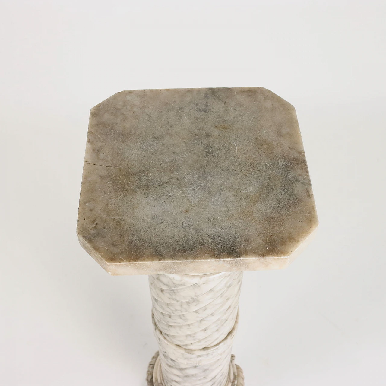 Colonna in marmo bianco, inizio '900 3