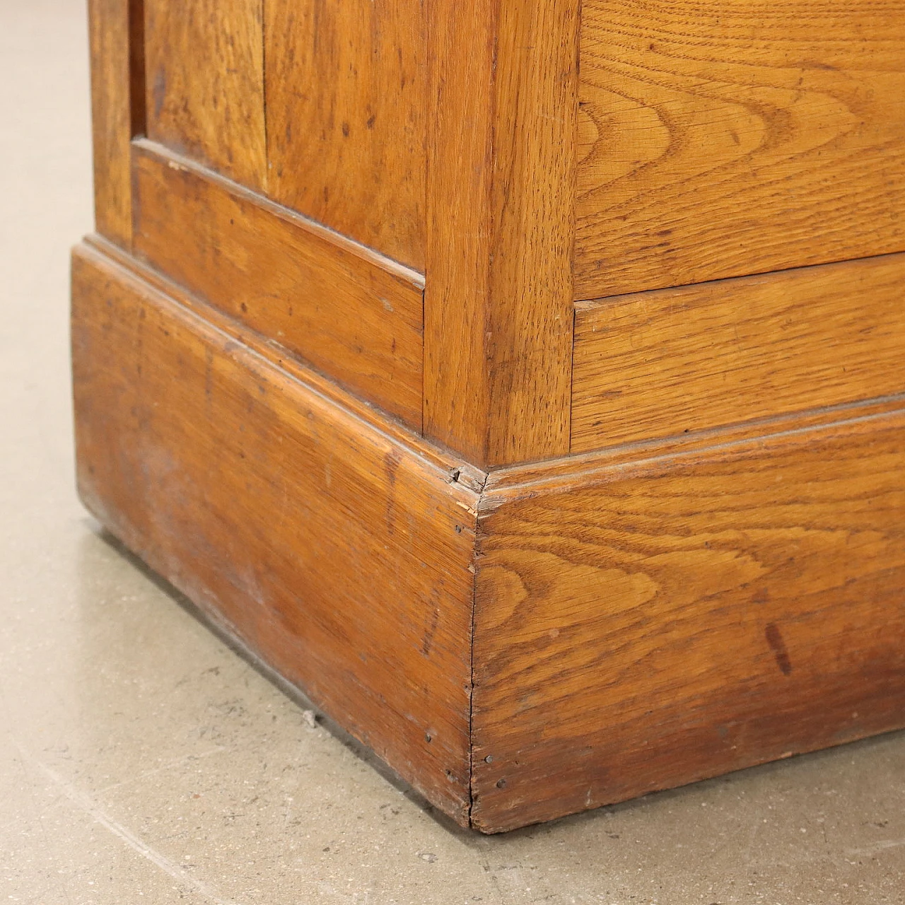 Art Nouveau oak filing cabinet, early 20th century 9