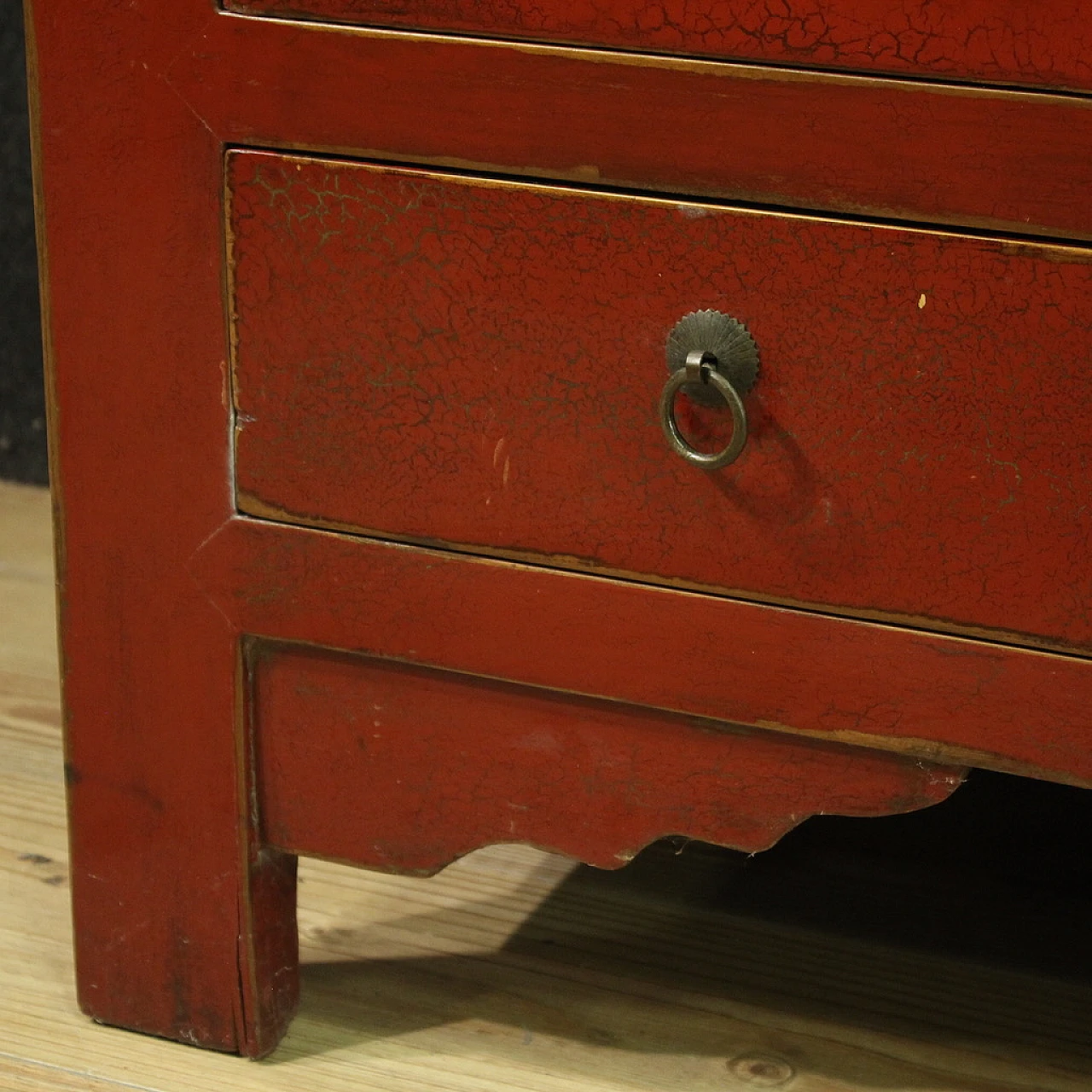Chinese sideboard in red exotic wood with painted floral motifs 7