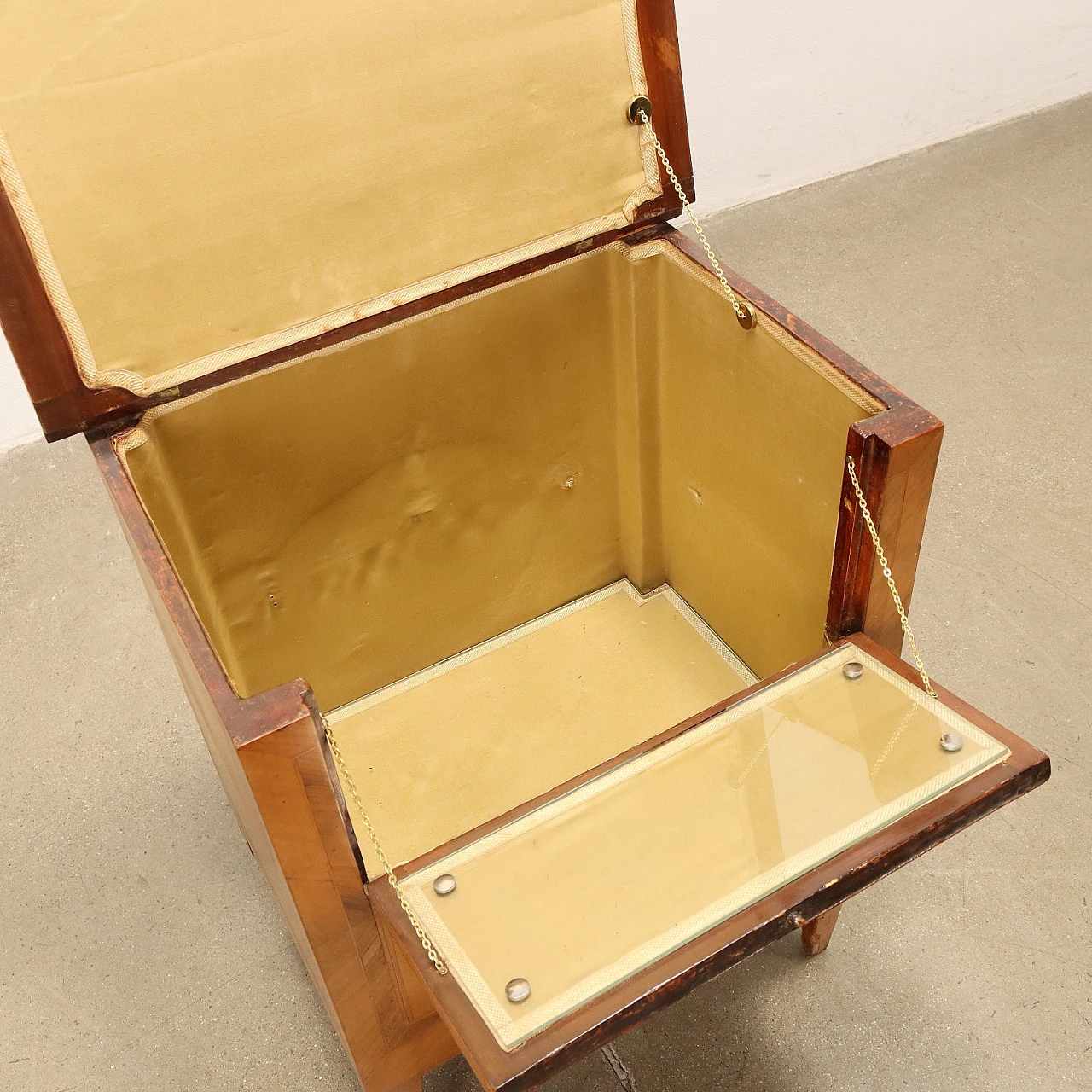 Louis XVI bedside table in maple veneer, early 19th century 3