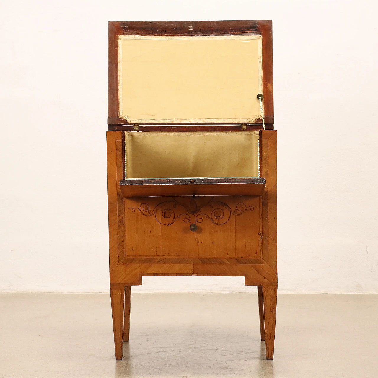 Louis XVI bedside table in maple veneer, early 19th century 4