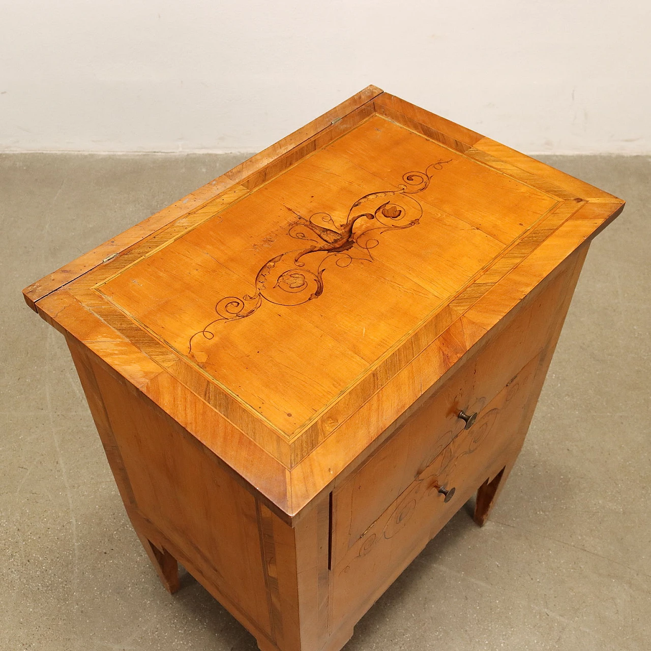 Louis XVI bedside table in maple veneer, early 19th century 7