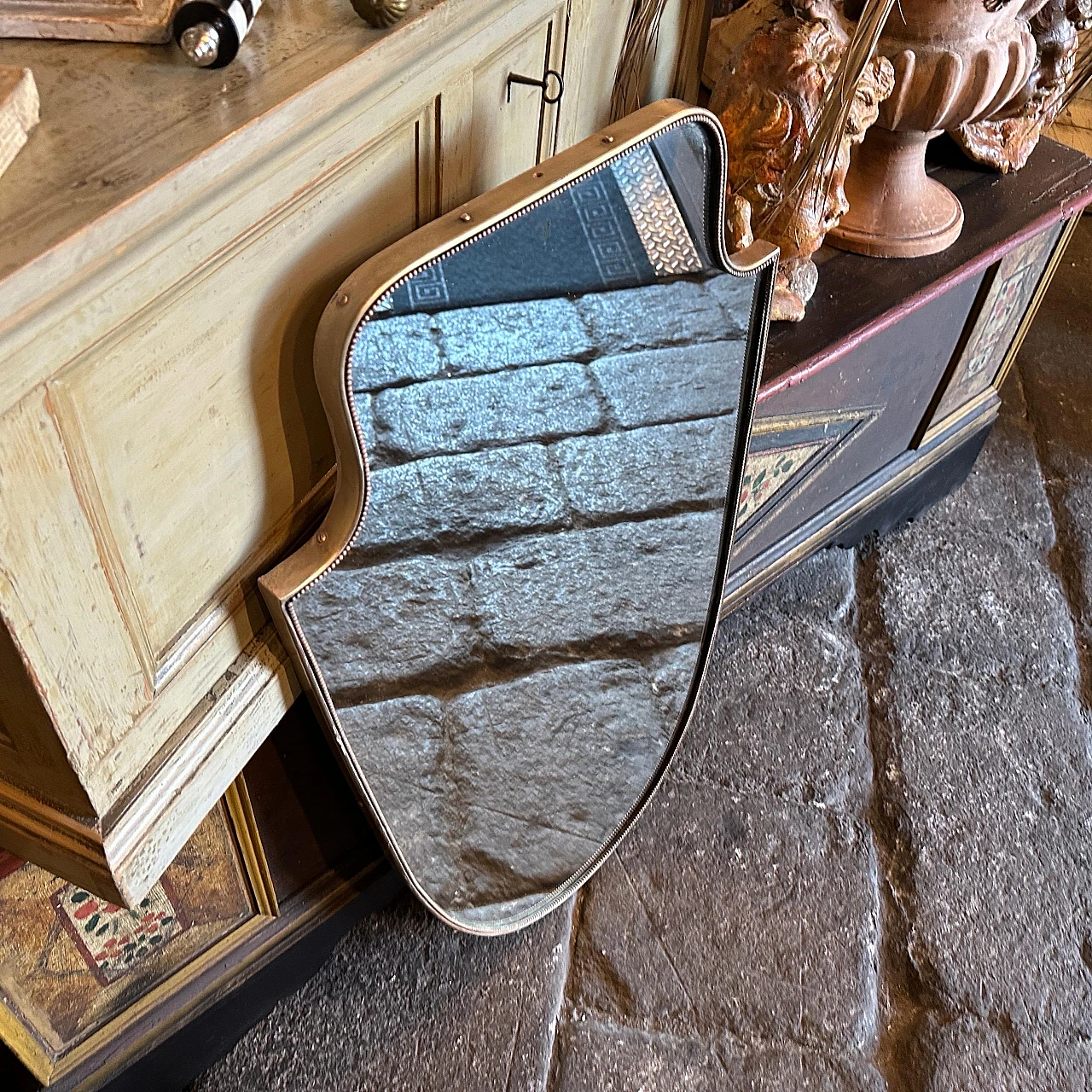 Specchio da parete a forma di scudo in ottone, anni '60 4