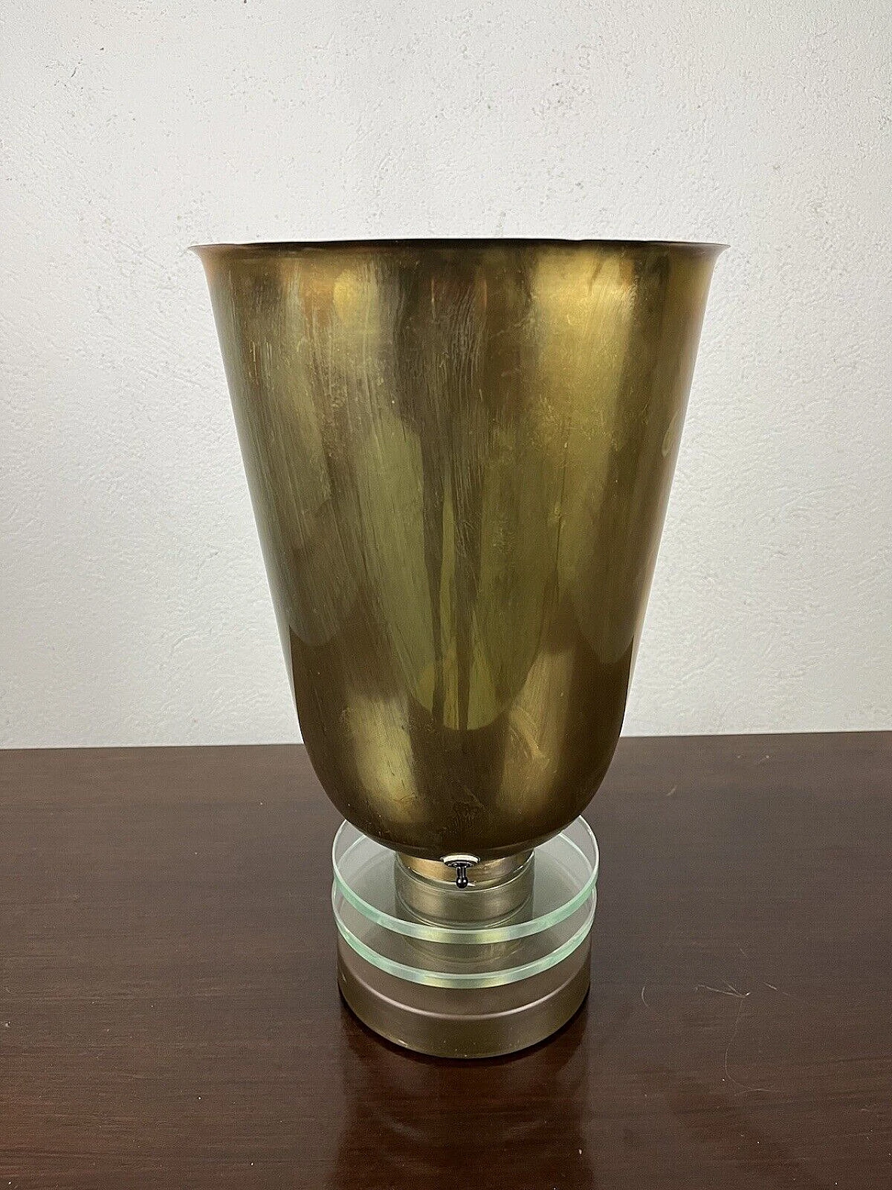 Lampada da tavolo in ottone e vetro, anni '50 10