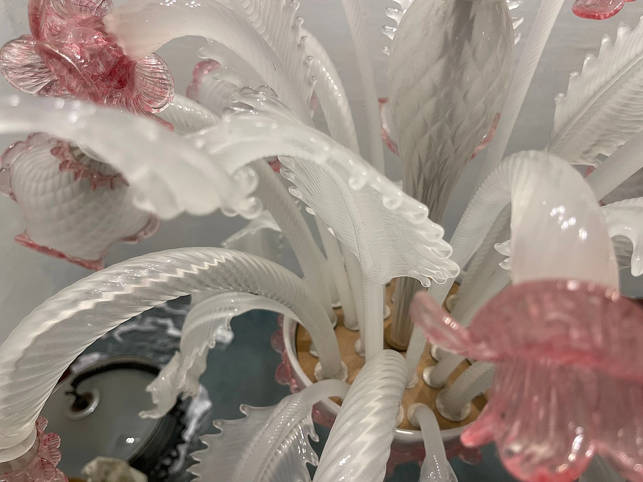 Lampadario in vetro di Murano bianco e rosa, anni '70 4