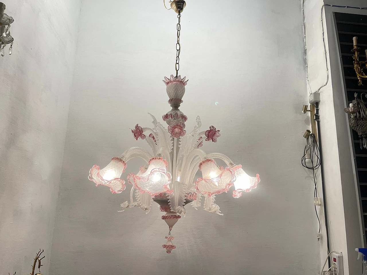 Lampadario in vetro di Murano bianco e rosa, anni '70 16