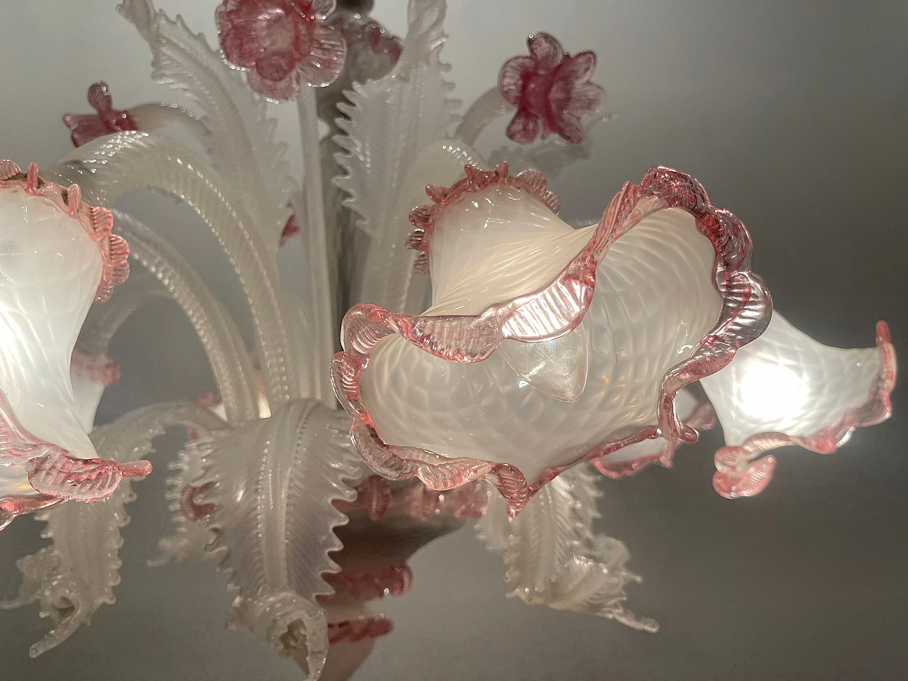 Lampadario in vetro di Murano bianco e rosa, anni '70 20