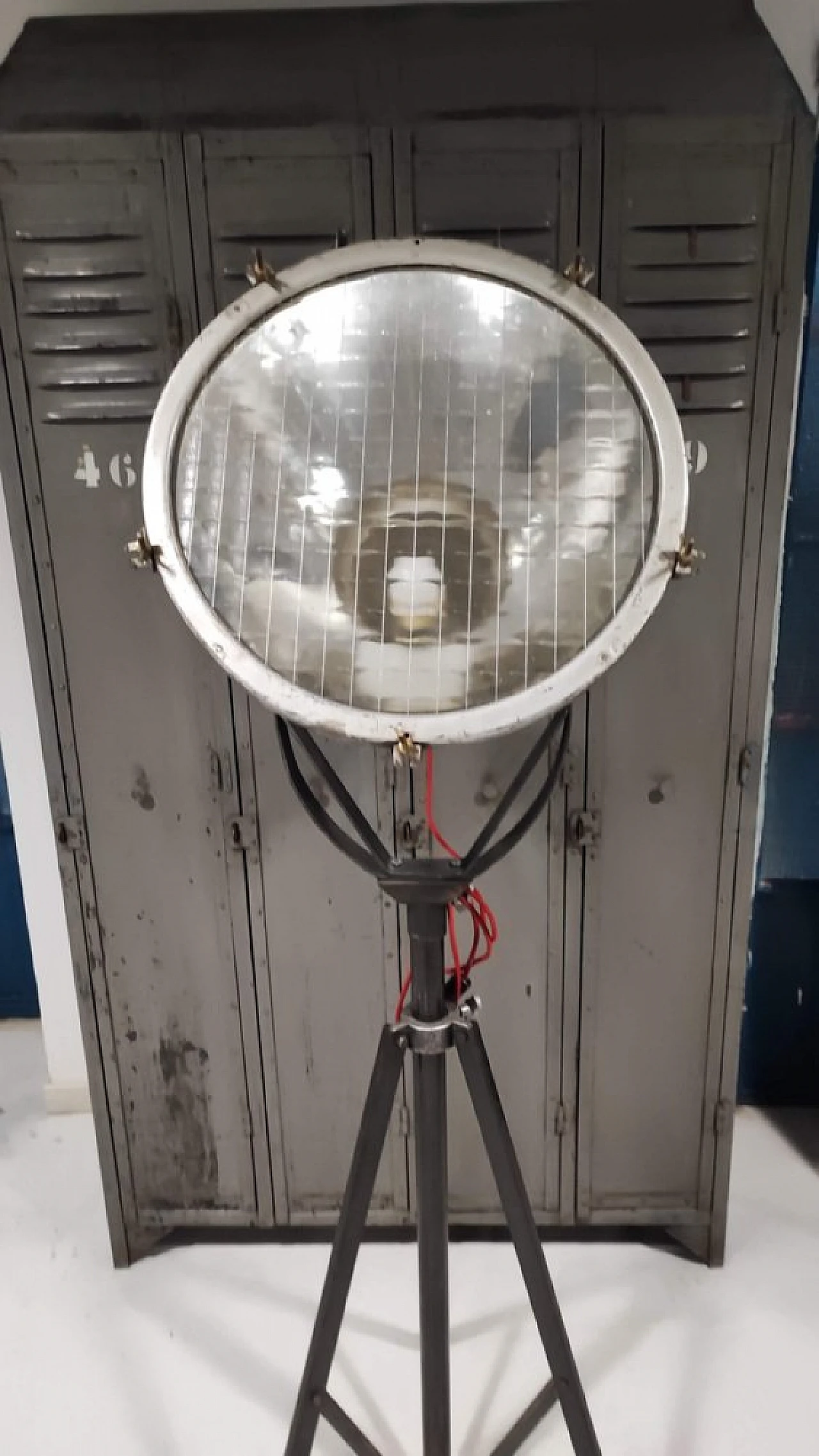 Faro industriale da terra in ferro e vetro, anni '50 5