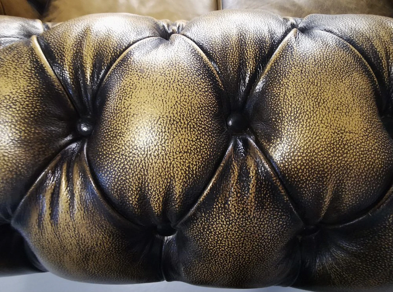 Oak and leather three-seater Chesterfield sofa, 1940s 3