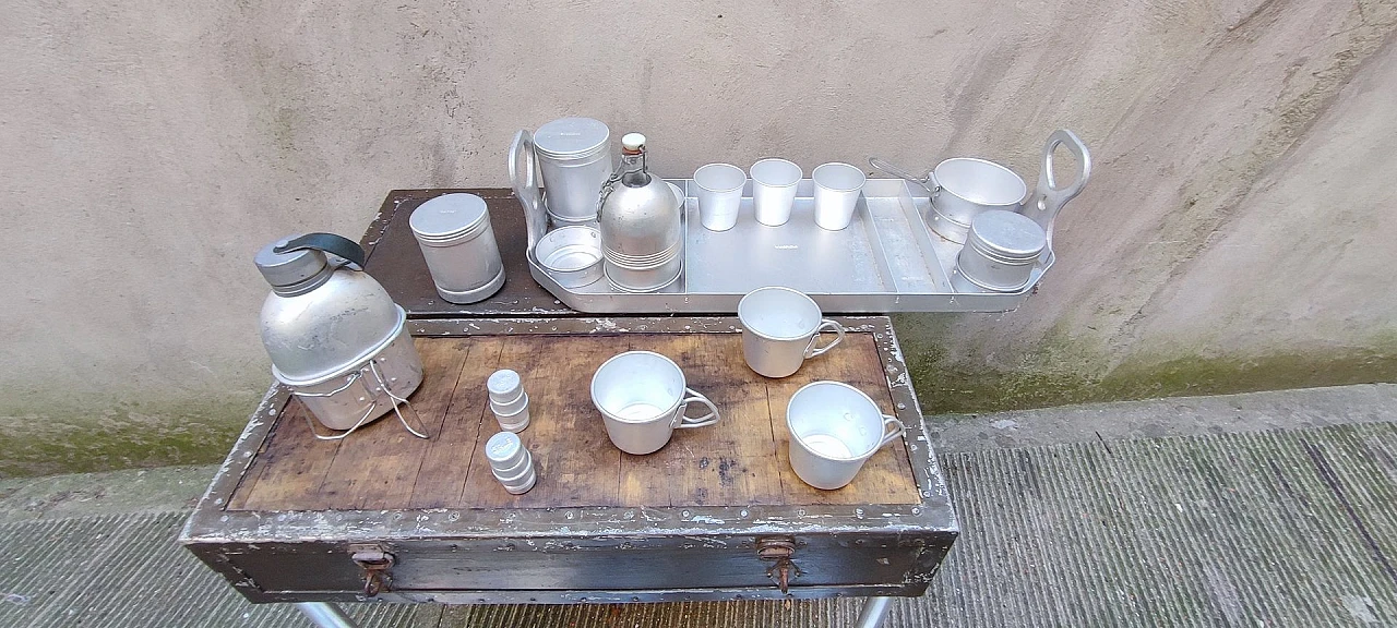 Baule da campo militare con utensili da cucina in alluminio, anni '40 1