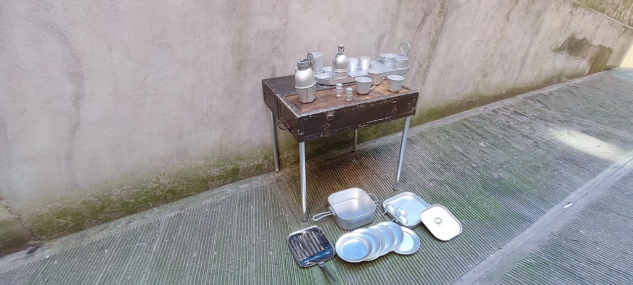 Baule da campo militare con utensili da cucina in alluminio, anni '40 2