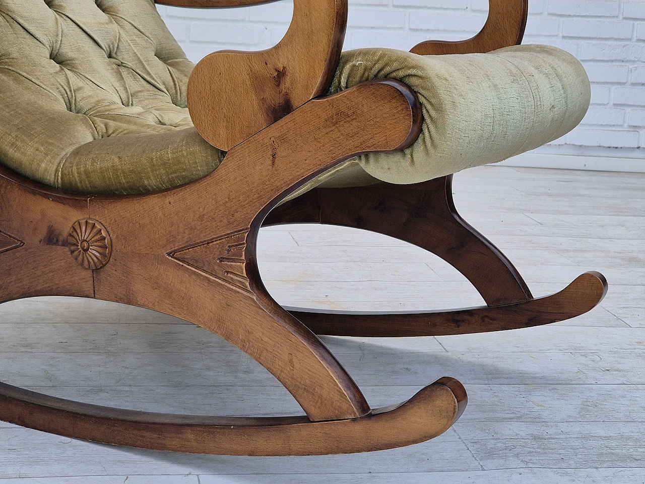 Sedia a dondolo scandinava in faggio e velluto verde, anni '50 3