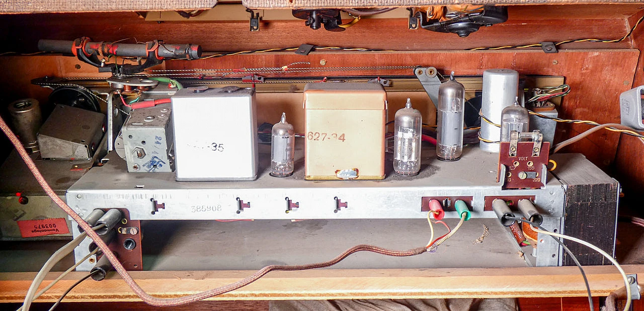 Goldtruhe Windsor 56 PE 7237 turntable by Schaub-Lorenz, 1950s 16