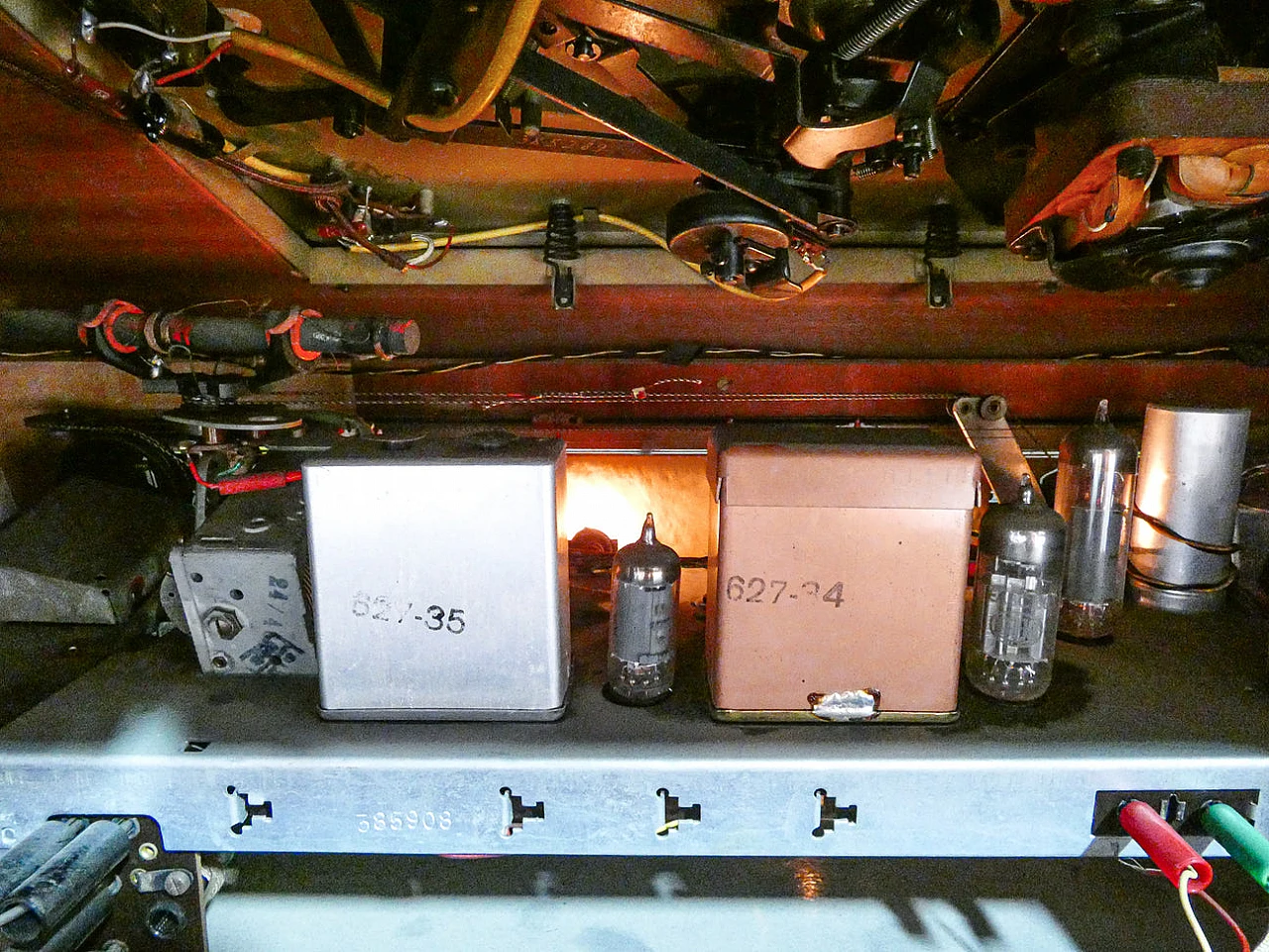 Goldtruhe Windsor 56 PE 7237 turntable by Schaub-Lorenz, 1950s 17