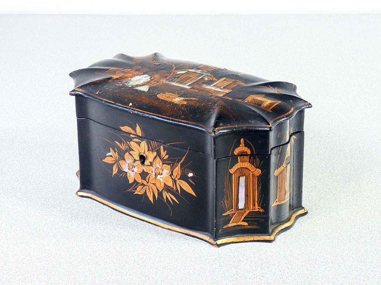 Tea box covered in painted and inlaid leather, late 19th century 1