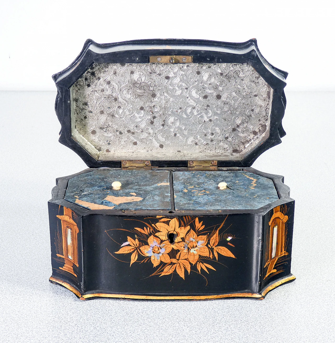 Tea box covered in painted and inlaid leather, late 19th century 2
