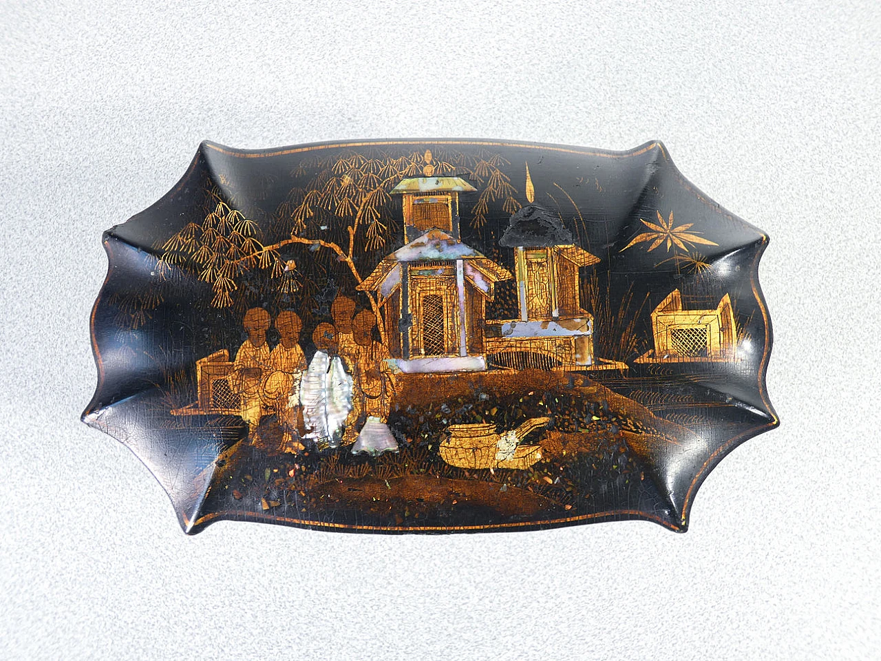 Tea box covered in painted and inlaid leather, late 19th century 5