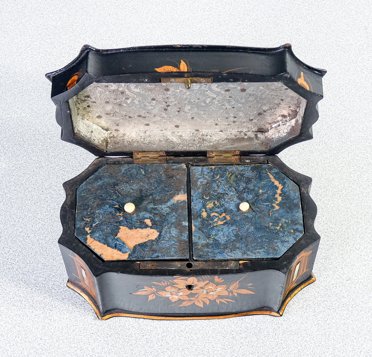 Tea box covered in painted and inlaid leather, late 19th century 8