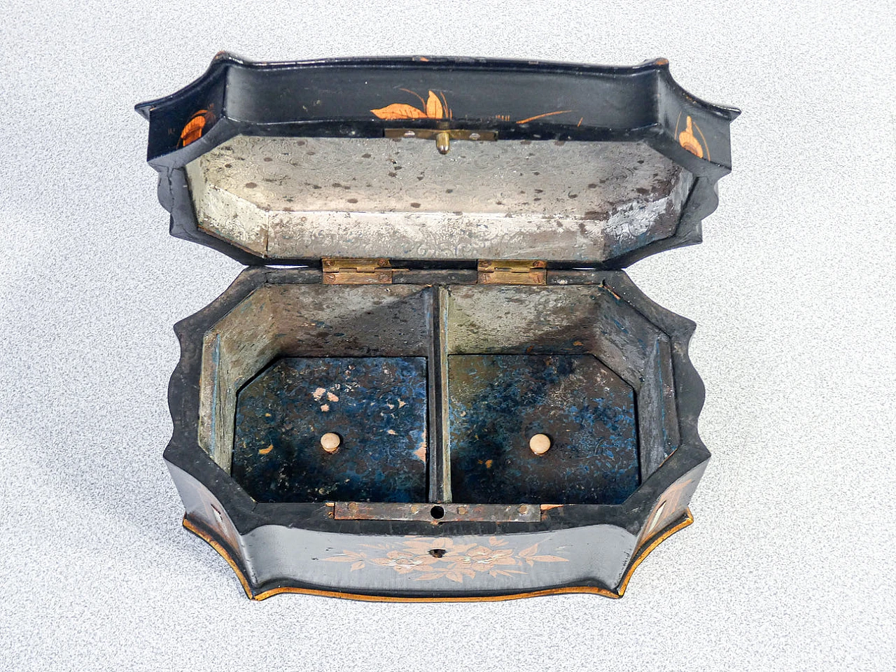 Tea box covered in painted and inlaid leather, late 19th century 9