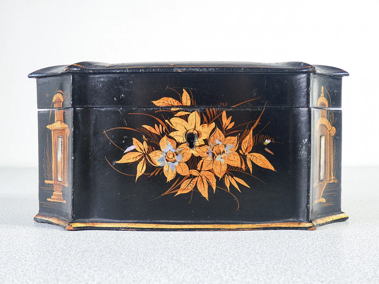 Tea box covered in painted and inlaid leather, late 19th century 10