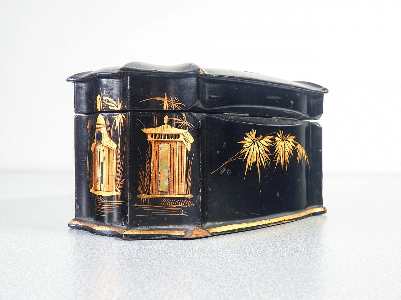 Tea box covered in painted and inlaid leather, late 19th century 13