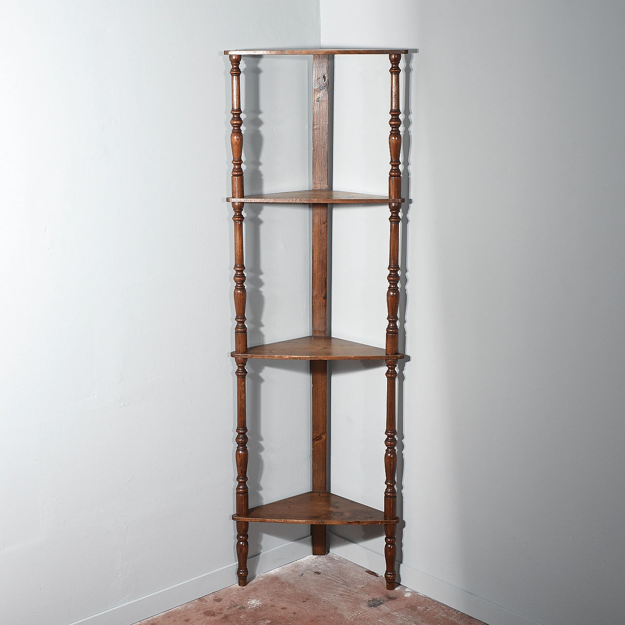 Turned solid spruce corner etagere, late 19th century 1