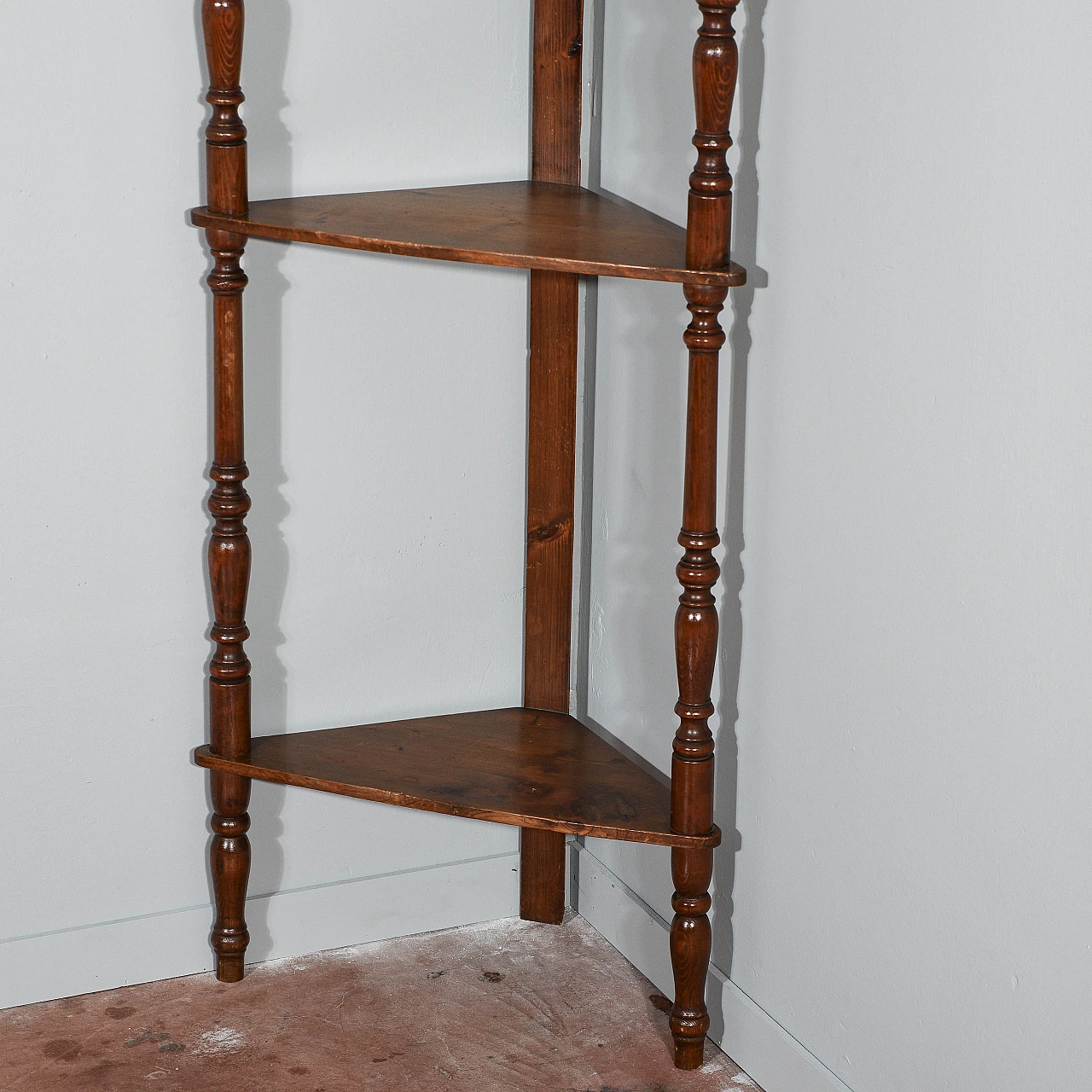 Turned solid spruce corner etagere, late 19th century 2