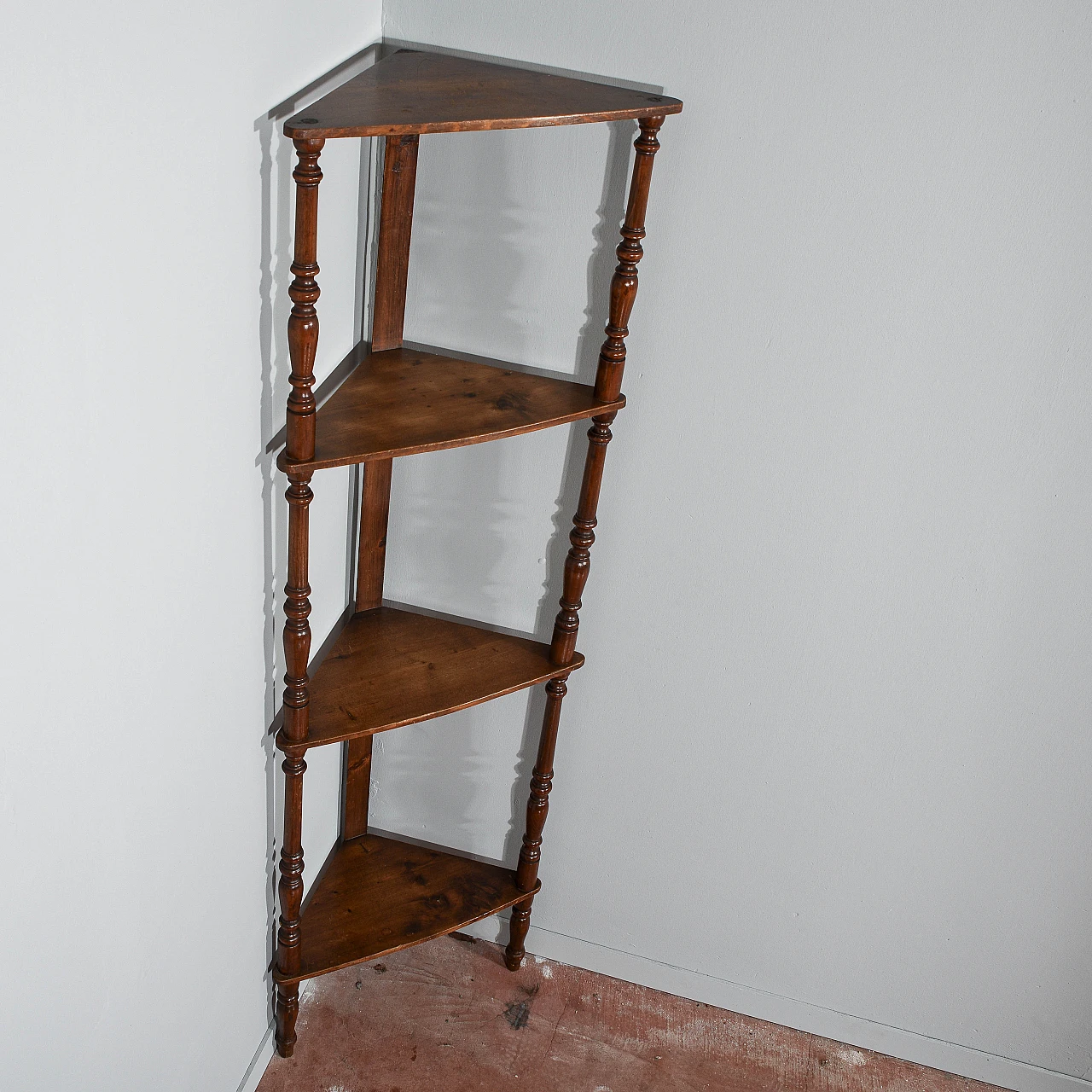 Turned solid spruce corner etagere, late 19th century 5
