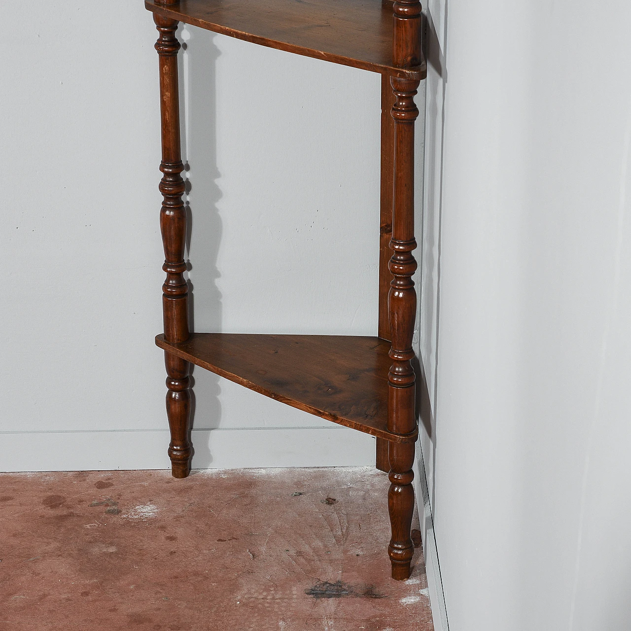 Turned solid spruce corner etagere, late 19th century 7