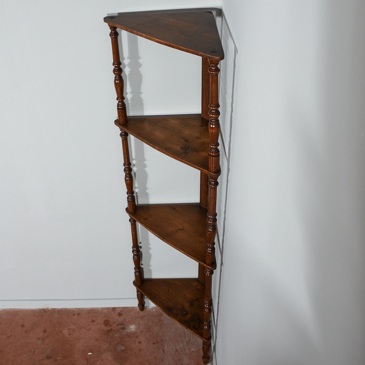 Turned solid spruce corner etagere, late 19th century 8