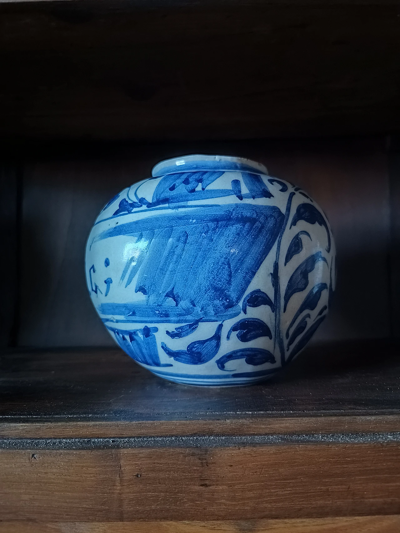 Apothecary majolica jar, 18th century 6