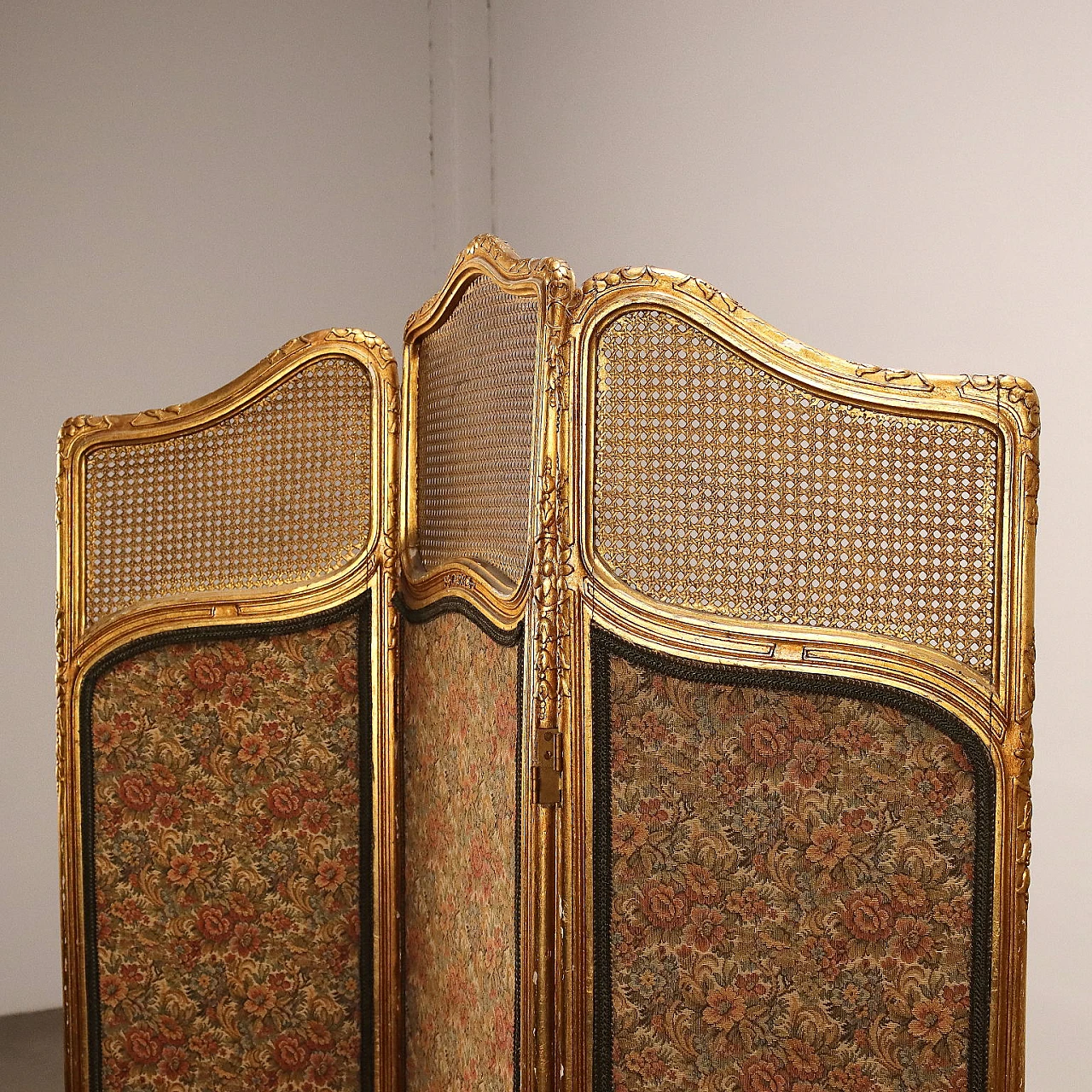 Neoclassical style gilded wood and embroidered fabric screen 3