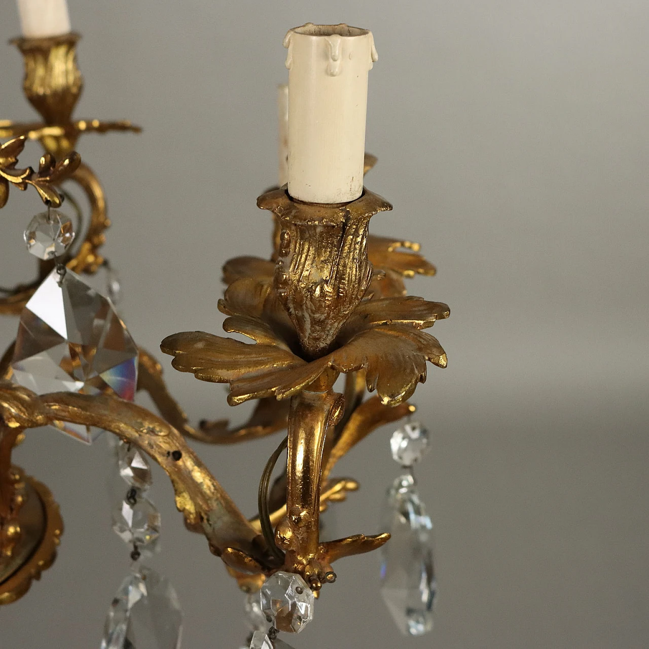 Rococo style 9-light chandelier in gilded bronze and glass 5