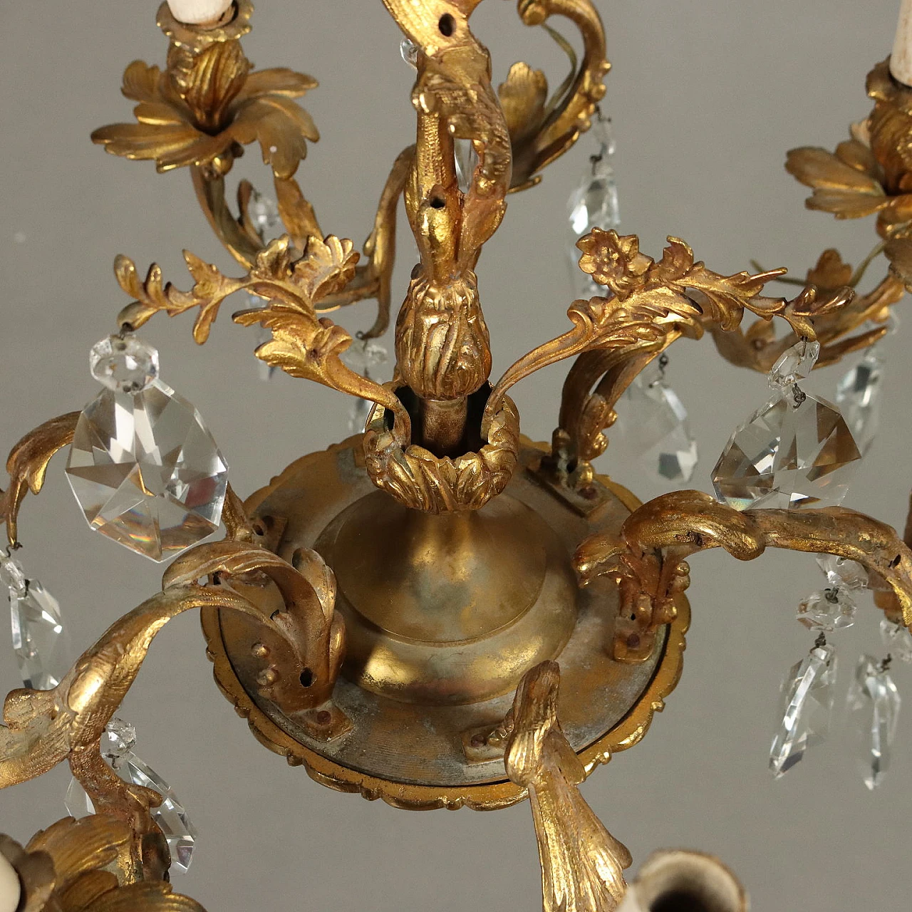 Rococo style 9-light chandelier in gilded bronze and glass 6