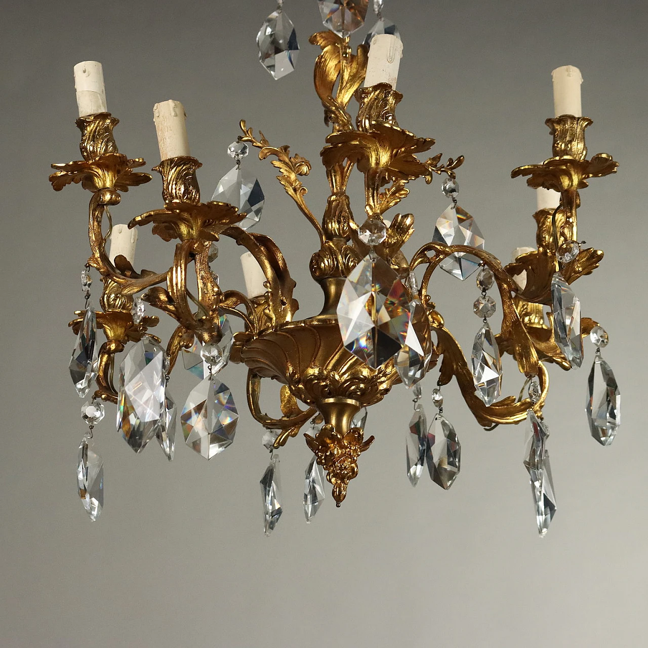 Rococo style 9-light chandelier in gilded bronze and glass 7