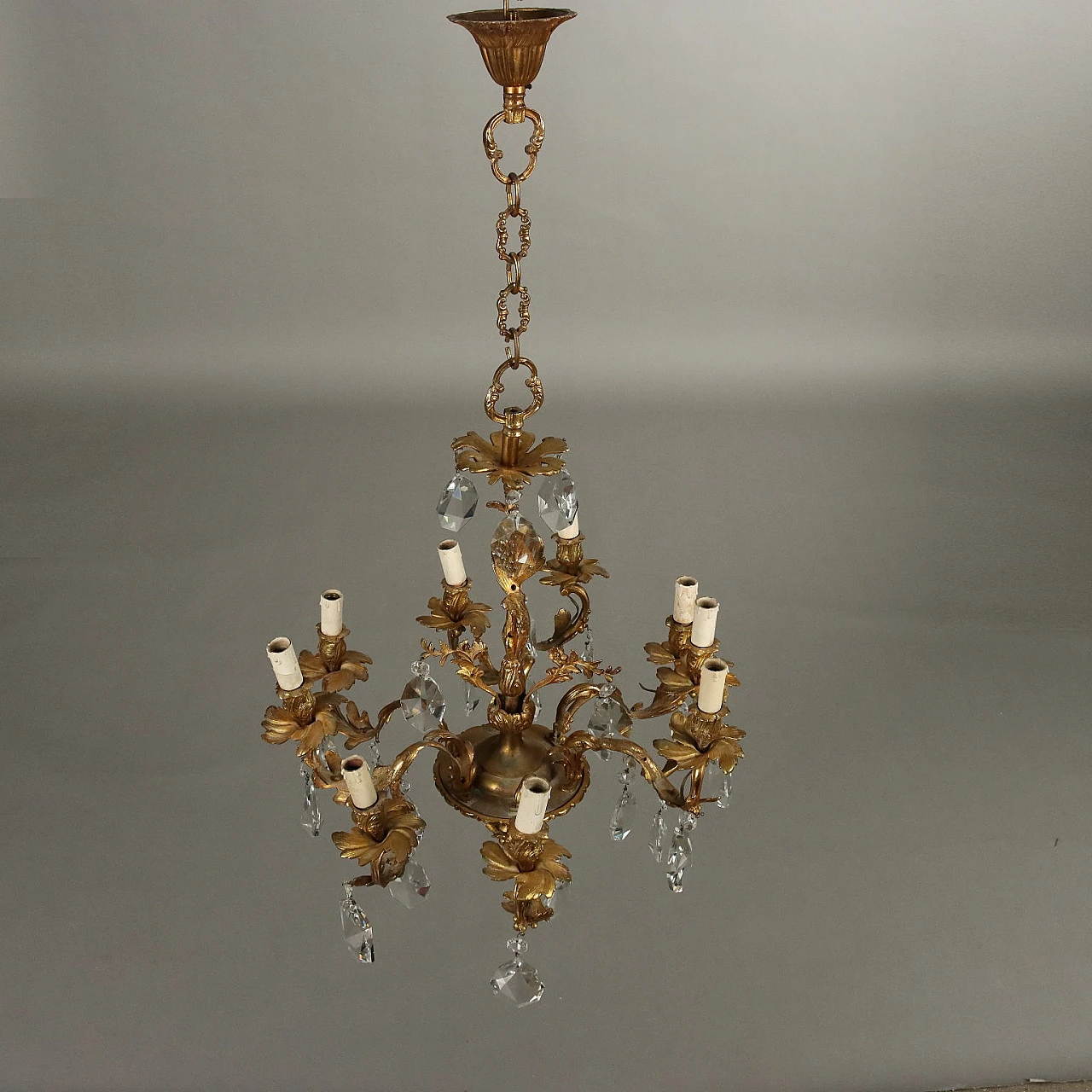 Rococo style 9-light chandelier in gilded bronze and glass 8