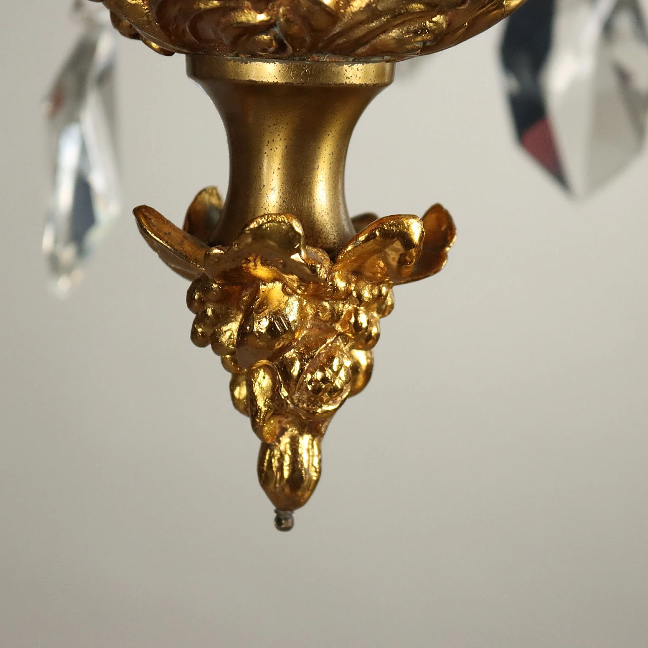 Rococo style 9-light chandelier in gilded bronze and glass 10