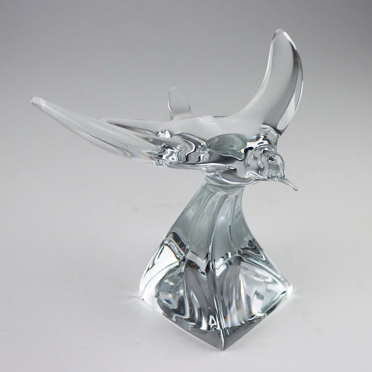 Swallow in flight, crystal sculpture by Daum 1
