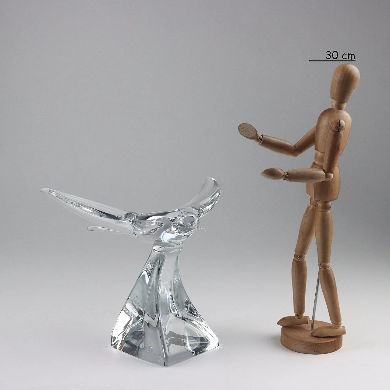 Swallow in flight, crystal sculpture by Daum 2