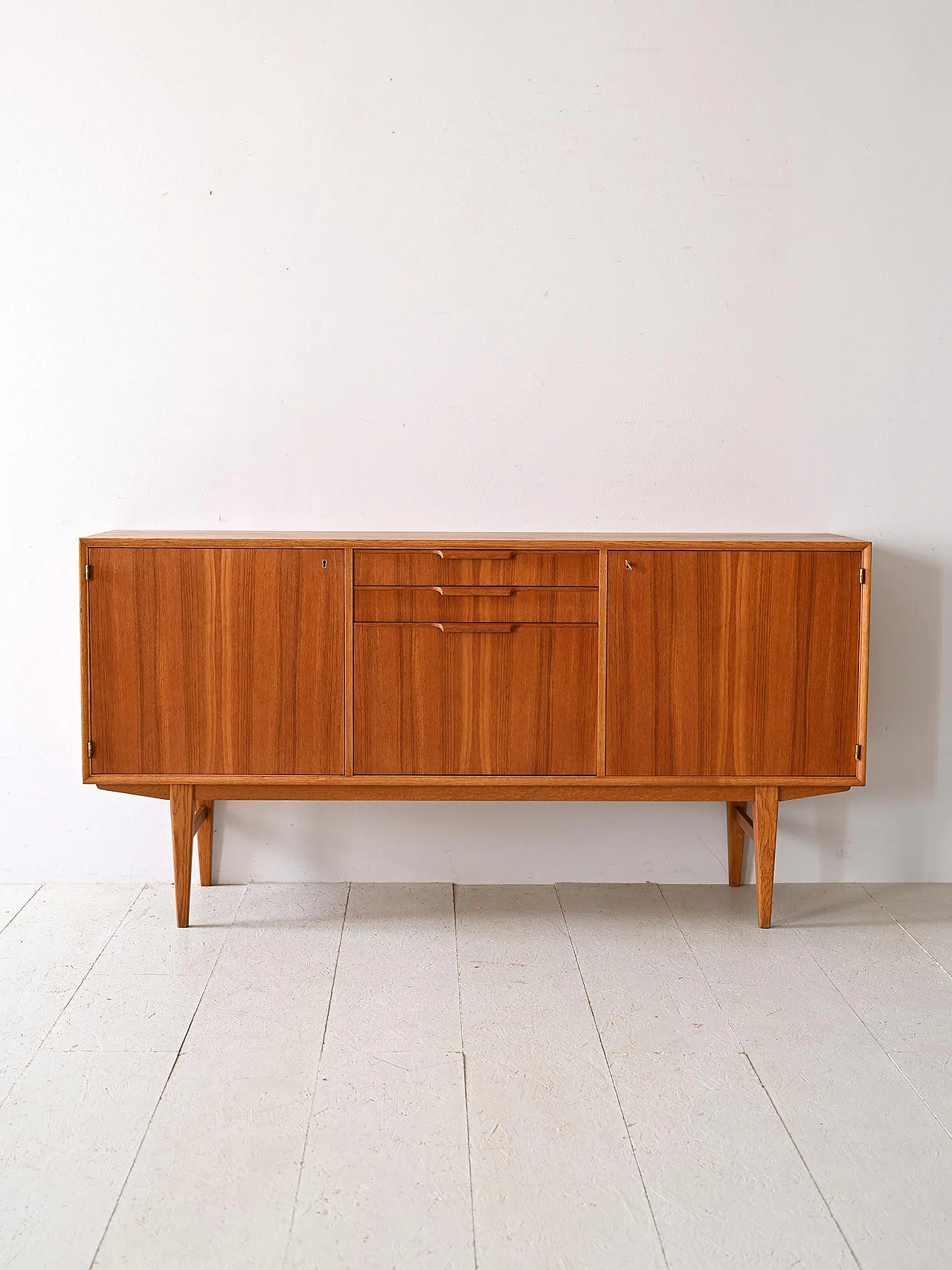Credenza in teak e rovere con cassetti, anni '60 1