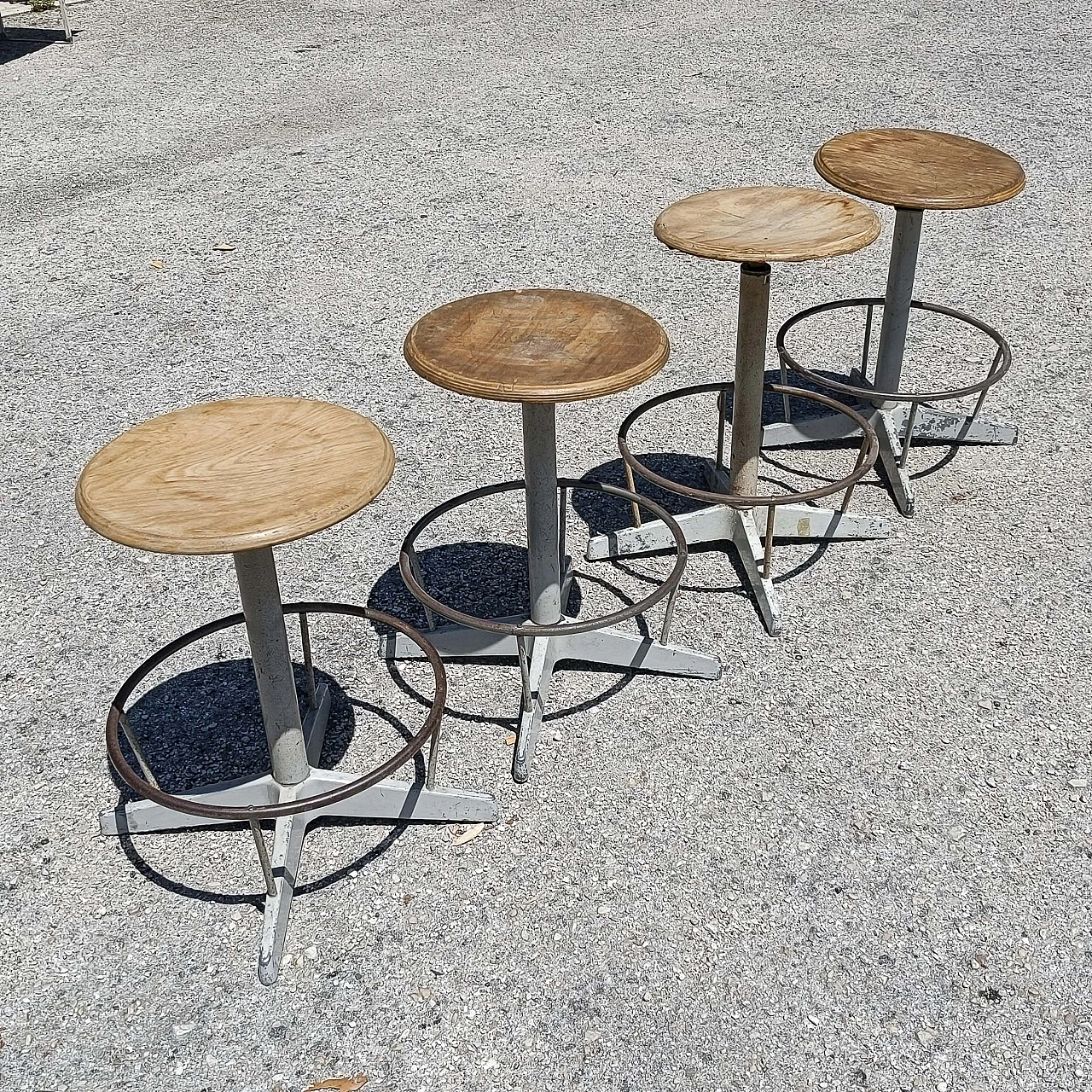 4 Sgabelli in ferro e compensato, anni '50 2