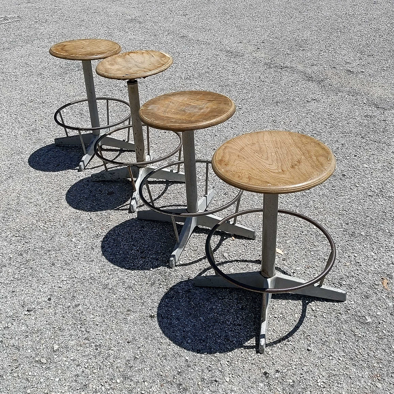 4 Sgabelli in ferro e compensato, anni '50 3