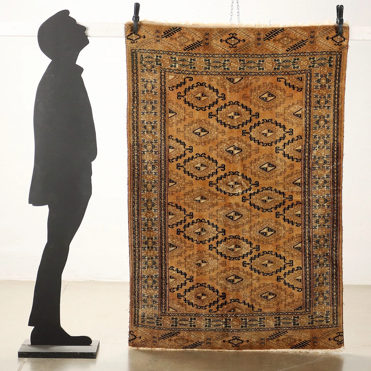 Thin knot Bukhara rug in beige wool 2