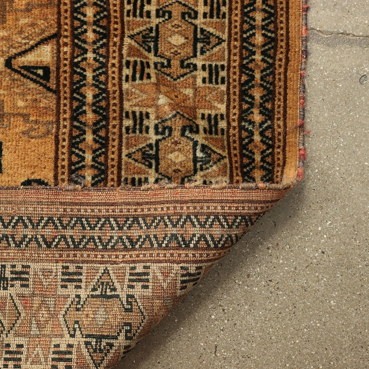 Thin knot Bukhara rug in beige wool 7